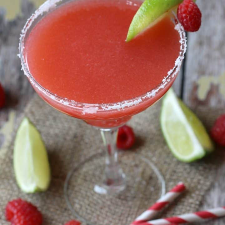 Raspberry Margarita - www.thefarmgirlgabs.com