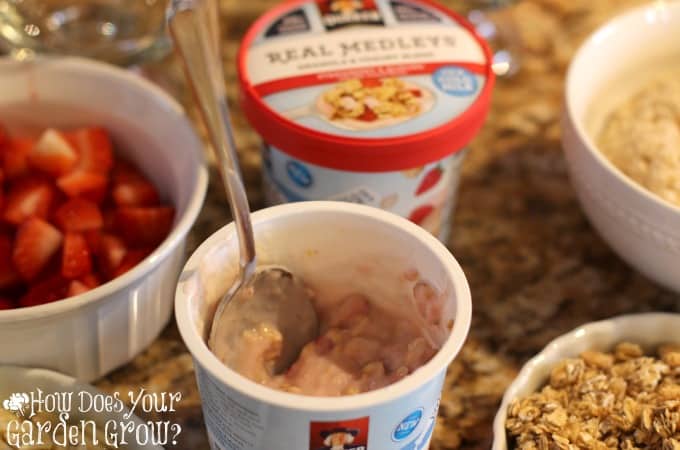 Quaker Real Medley Strawberry 2