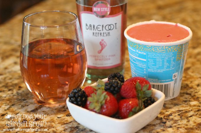 Barefoot Refresh® Berry Spritzer Float Ingredients