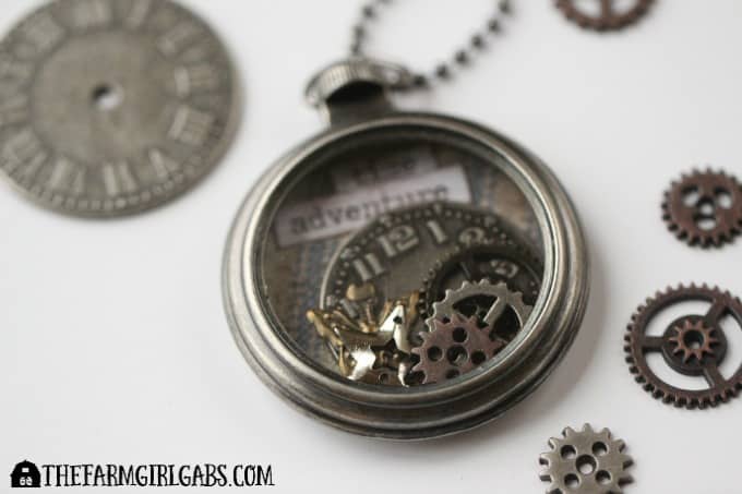 Alice's Timepiece Necklace - Feature 3