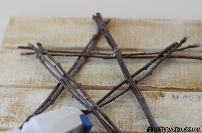 Christmas Star Pallet Art Step 3