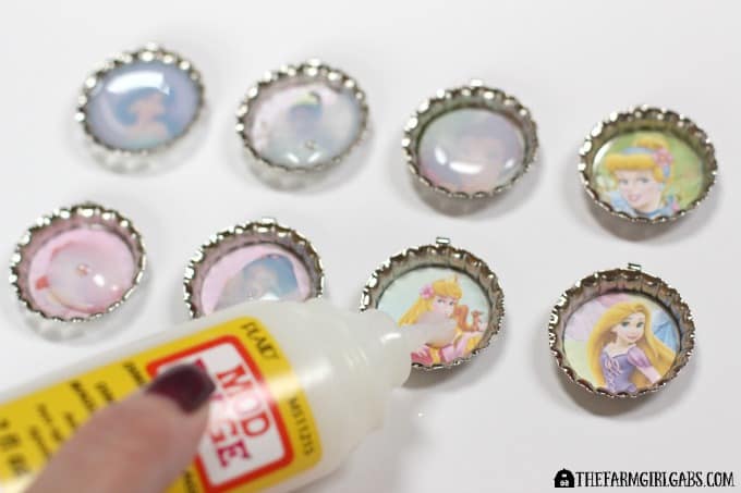 These Disney Princess Bottle Cap Necklaces are a fun and easy jewelry craft for the princess in all of us. Which one will you wear?