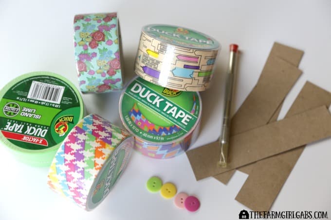 Back to school season is in full swing. These Duck Tape® Flower Bookmarks a fun way to celebrate reading, a good book and a new school year.
