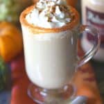 It's Pumpkin Spice Latte season. How about a boozy twist to the favorite fall pumpkin drink? Raise a mug to this delicious Drunken Pumpkin Spiced Latte. This spiked pumpkin spice latte drink is the perfect adult fall drink.