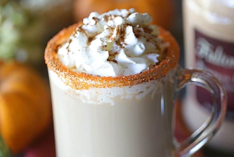 It's Pumpkin Spice Latte season. How about a boozy twist to the favorite fall pumpkin drink? Raise a mug to this delicious Drunken Pumpkin Spiced Latte. This spiked pumpkin spice latte drink is the perfect adult fall drink.