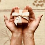 Struggling to find a easy gift idea for the holiday season? Here are 40 No Hassle Gift Ideas to make your holiday shopping a breeze. #giftideas #christmasgift #holidaygift