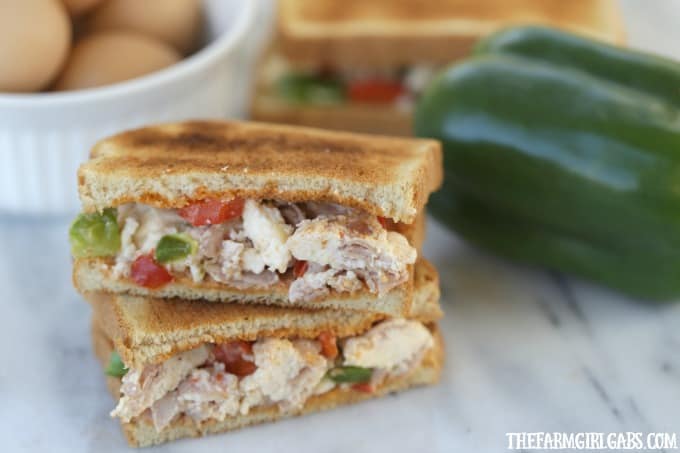 Serve breakfast in a flash with these Make Ahead Ham And Egg White Breakfast Sandwiches. #SandwichWithTheBest