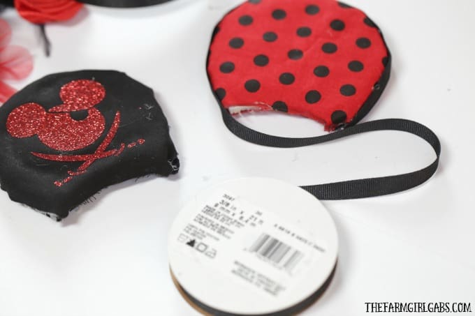 Aargh you ready for a little Disney fun mateys? Create your own pair of Mickey Mouse Pirate Ears. This craft is perfect to make for an upcoming trip to Walt Disney World or on the Disney Cruise Line.