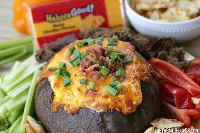 Looking for the perfect cheesy party dip? Well, look no further. This Bacon Cheddar Bread Bowl Dip is the perfect way to get the party started. #HeluvaGoodSummer #Ad #IC
