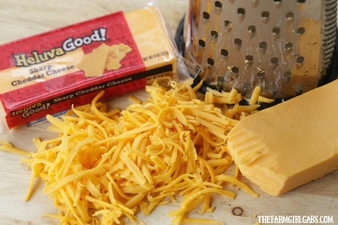 Looking for the perfect cheesy party dip? Well, look no further. This Bacon Cheddar Bread Bowl Dip is the perfect way to get the party started.