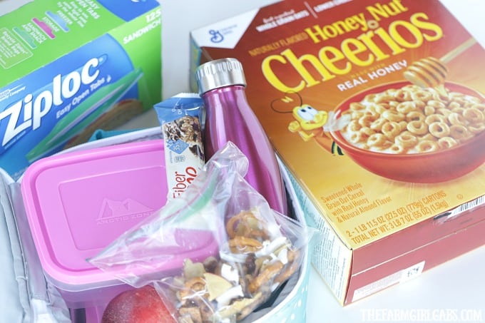 Celebrate the flavors of fall with this yummy Honey Nut Cheerios™ Apple Pie Snack Mix. It’s the perfect snack for your kids’ school lunch.