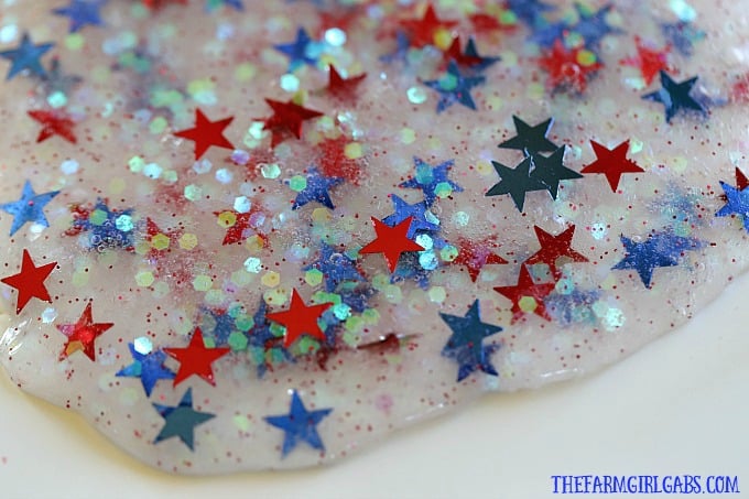 Looking for a fun red, white and blue craft idea to keep the kids busy at your July Fourth Celebration?This Patriotic Party Slime makes the perfect party favor. #slimerecipe #slime #4thofjulycraft