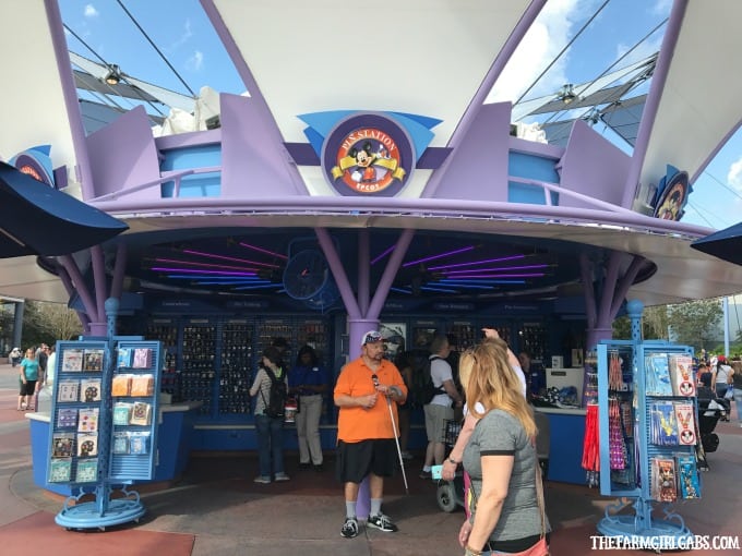 Disney Pin Trading is a fun way to collect souvenir pins from the Disney Parks! Here are the basic tips and guidelines for Disney Pin Trading 101 at Walt Disney World. #waltdisneyworld #pintrading #disneytips #disneypintrading #disneyworld