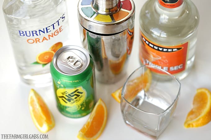 Summer needs a proper send off. This refreshing Orange Crush Cocktail is the perfect way to toast long summer days and warm summer nights.