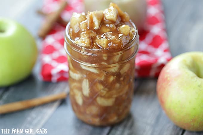 There is nothing as classic as good old apple pie. You can can this Homemade Apple Pie Filling and store some in your pantry for the winner so you can whip up a quick apple pie anytime. #applepie #dessert #pierecipes