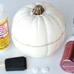 Oh boy! Make your Disney Halloween swell with this easy DIY Mickey Mouse Glitter Pumpkin.