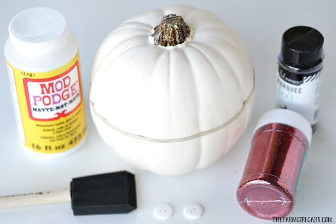 Oh boy! Make your Disney Halloween swell with this easy DIY Mickey Mouse Glitter Pumpkin.