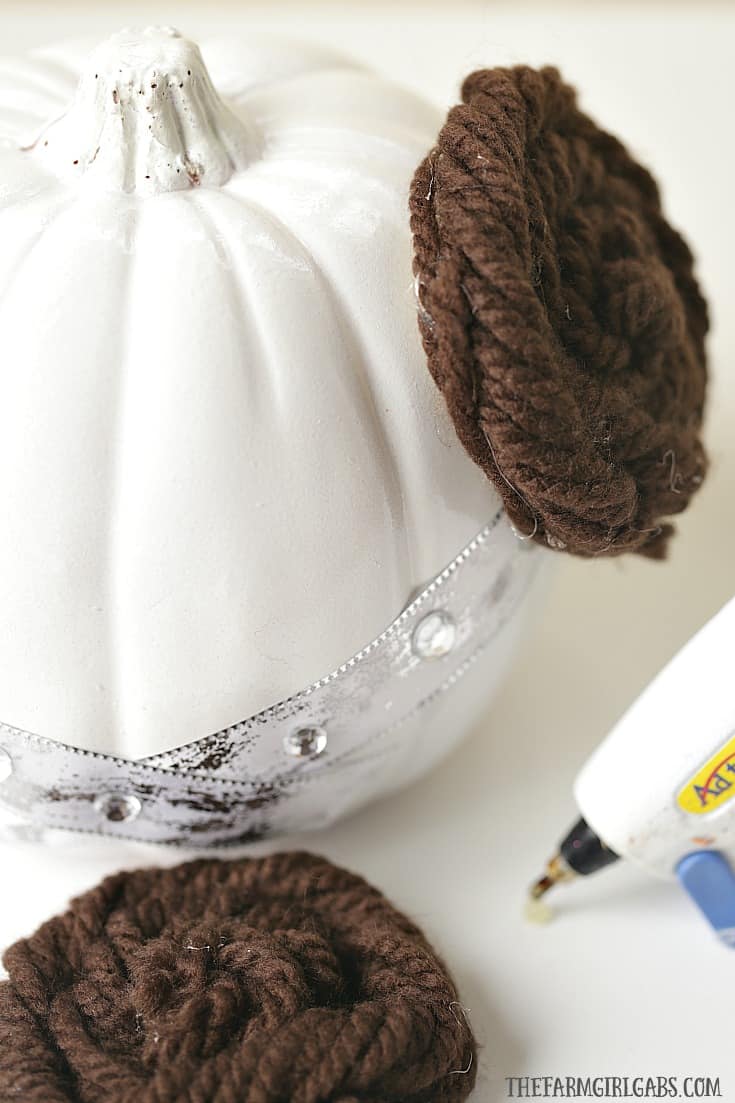 The Force is strong with this DIY Star Wars Princess Leia Pumpkin. Turn to the light side this Halloween. This pumpkin is perfect for the ultimate Star Wars fan!