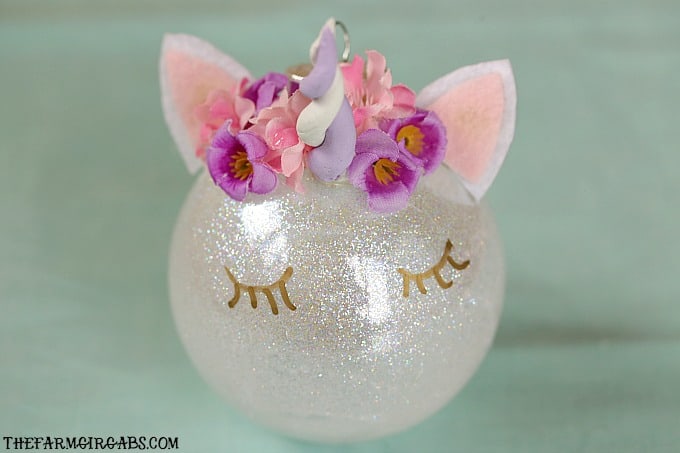 This magical Unicorn Christmas Ornament is an easy DIY ornament to make for your Christmas tree this year!