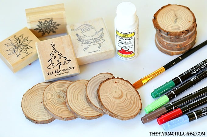 Create these Wood Slice Ornament Gift Tags to adorn your gifts with and hang on the Christmas tree.