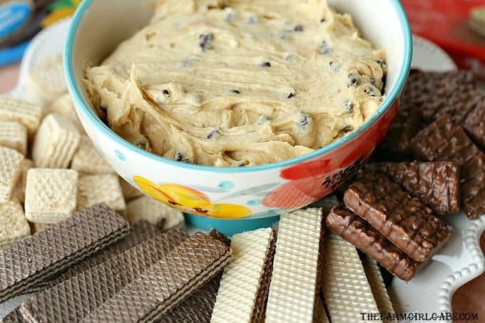 Serve this yummy Peanut Butter Chocolate Chip Cookie Dip at your next party. It's perfect for dessert. #Ad #LoackerLove