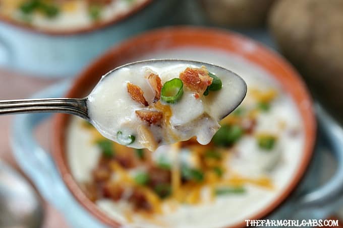You won't be able to resist the soul-soothing comfort of this delicious Loaded Baked Potato Soup recipe.