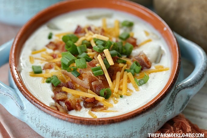 You won't be able to resist the soul-soothing comfort of this delicious Loaded Baked Potato Soup recipe.