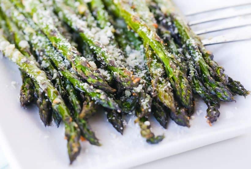 Roasted Asparagus with Garlic & Parmesan is a quick and delicious vegetable recipe. You can’t go wrong with fresh asparagus, garlic and parmesan!
