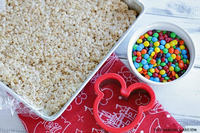 Create your own mouth-watering Crispy Rice Mickey Treats from Walt Disney World at home with this easy recipe. #WaltDisneyWorld #DisneyLand #Disney #DisneyRecipes #RiceKrispieTreats #Dessert #Snacks #DisneySnacks #DisneyFood