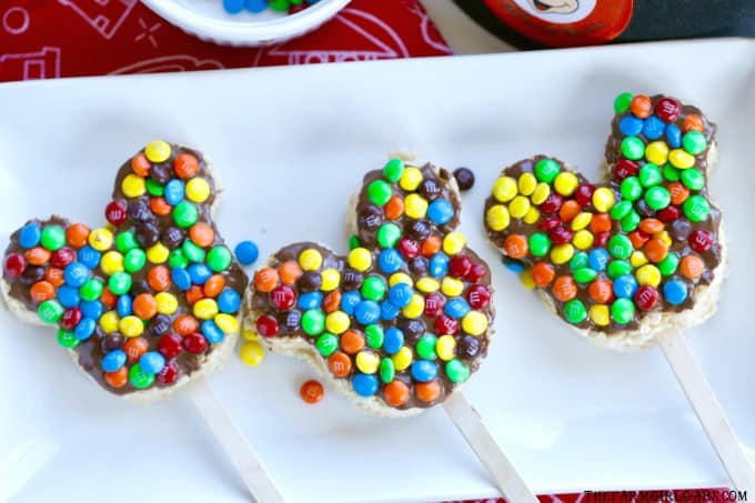 Create your own mouth-watering Crispy Rice Mickey Treats from Walt Disney World at home with this easy recipe. #WaltDisneyWorld #DisneyLand #Disney #DisneyRecipes #RiceKrispieTreats #Dessert #Snacks #DisneySnacks #DisneyFood