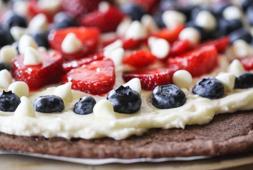 This red, white and blue Star-Spangled Brownie Pizza is perfect for any patriotic celebration. Bring this easy patriotic recipe to your July 4th picnic.