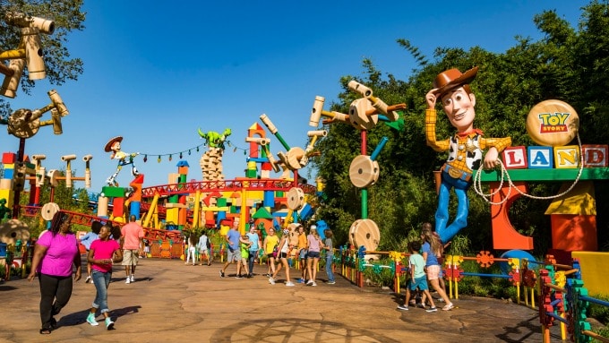 Planning a trip to the Happiest Place on Earth? Check out these Five Things You Should Try on Your Next Trip to Disney World.