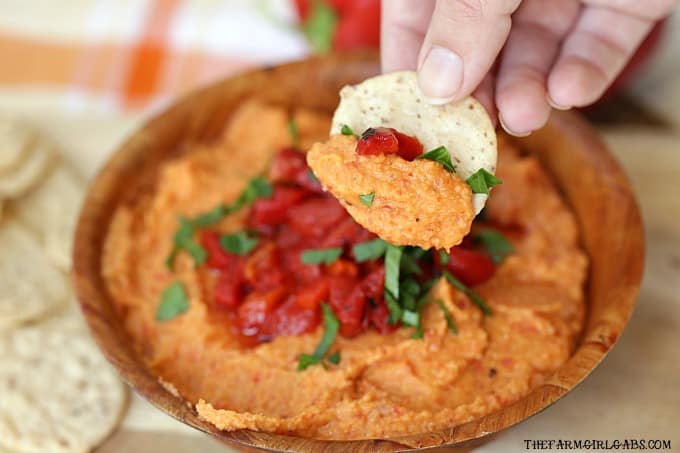 You need just five minutes and a few simple ingredients to make this delicious Roasted Red Pepper Hummus!