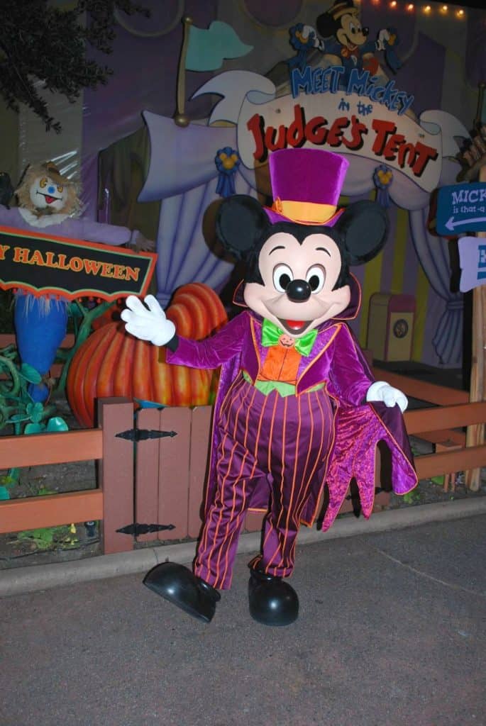 Boo to you and you and you! Get your Halloween on at Walt Disney World. Here are Spooktacular Tips for Mickey's Not So Scary Halloween Party. #waltdisneyworld #disneyland #halloween #mnsshp #disneyprincess #disneyworld #disneyhalloween