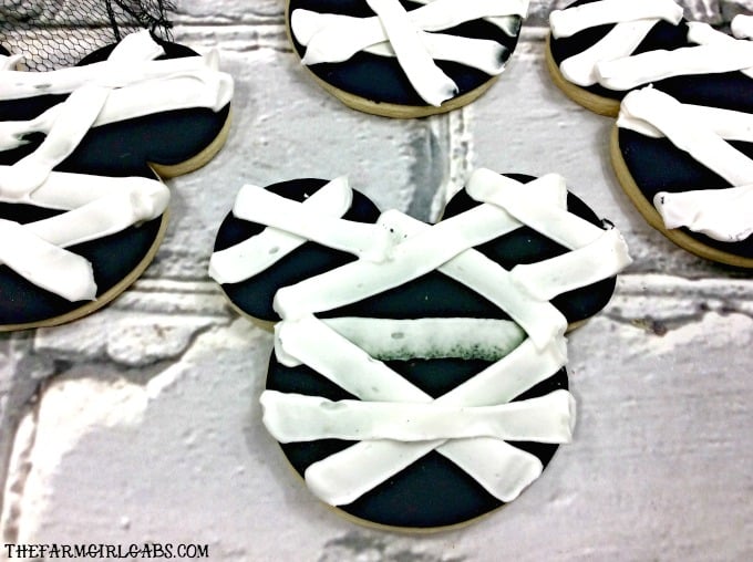 These hauntingly adorable Mickey Mummy Cookies are the perfect Disney Halloween Treat. Make a batch for family and friends to share this Halloween. #Halloween #Cookies #SugarCookies #MickeyMouse #DisneyHalloween #WaltDisneyWorld #Pumpkin