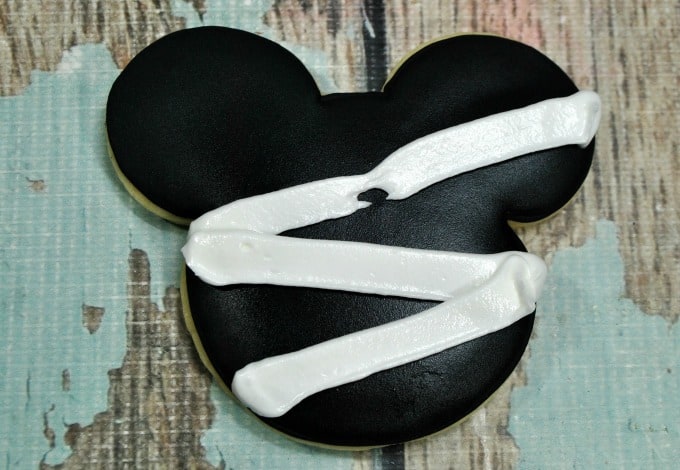 These hauntingly adorable Mickey Mummy Cookies are the perfect Disney Halloween Treat. Make a batch for family and friends to share this Halloween. #Halloween #Cookies #SugarCookies #MickeyMouse #DisneyHalloween #WaltDisneyWorld #Pumpkin