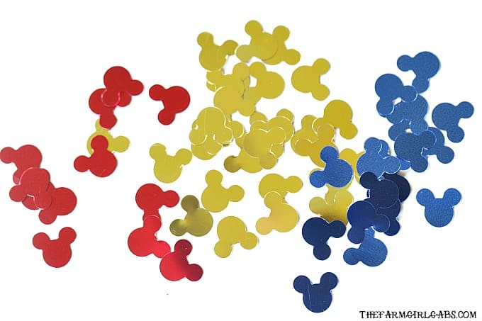 Oh toodles. The kids will have a ball playing with this fun Meeska Mouska Mickey Mouse Slime recipe. Make a batch today.