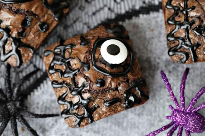 These Hocus Pocus Brownies will definitely put a delicious spell on you. These spellbinding brownies are the perfect spell to make for Halloween.