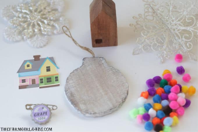 Adventure is out there! This Christmas, Make Your Own UP Disney Christmas Ornament. This easy craft is perfect for fans of the Disney Pixar movie UP! #UP #Pixar #DisneyCrafts #ChristmasOrnament #Disney #ChristmasTree #ChristmasDecoration