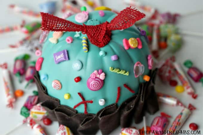 Halloween should always be schweet! Get a real Sugar Rush with this easy Vanellope von Schweetz Pumpkin.