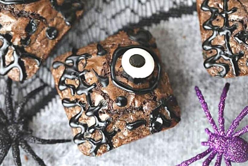 These Hocus Pocus Brownies will definitely put a delicious spell on you. These spellbinding brownies are the perfect spell to make for Halloween.