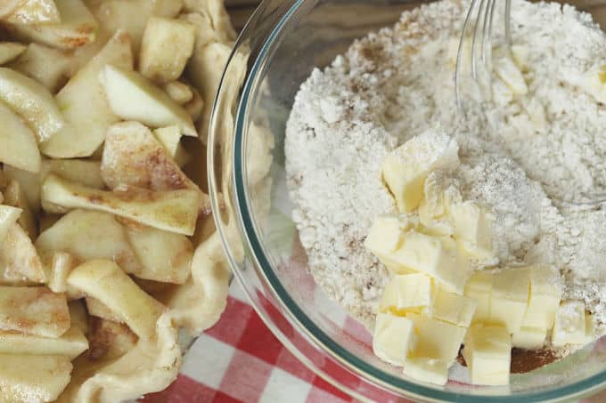 Apple Pie is about as American as you can get. A slice of this Apple Crumb Pie is perfect to enjoy for Thanksgiving dessert or any time of the year. #applepie #applecrumbpie #pie #pierecipe #dessert #baking #Thanksgivingrecipe #thanksgivingdessert #applerecipes