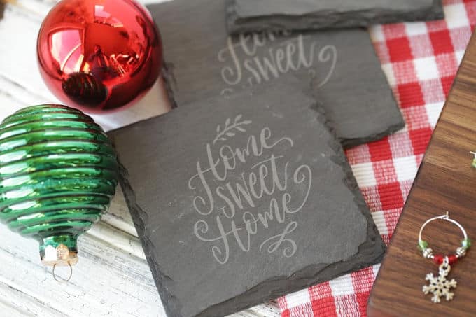 Spread some Christmas cheer when celebrating the holiday season with friends and family with these Hostess Gift Ideas From Amazon Handmade. #AmazonHandmade #ChristmasGifts #Entertaining #GiftIdeas #HolidayGift #ChristmasParty #PartyPlanning #ChristmasDecor
