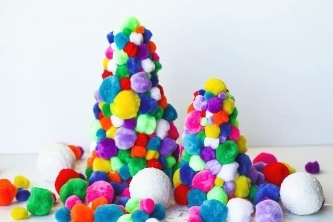 You can never have enough Christmas trees during the holiday. Add a bit of fun to your holiday decor and make a few of these DIY Pom Pom Christmas Trees. #PomPomTree @PomPomCraft #ChristmasDecoration #Christmas #PomPomChristmasTree