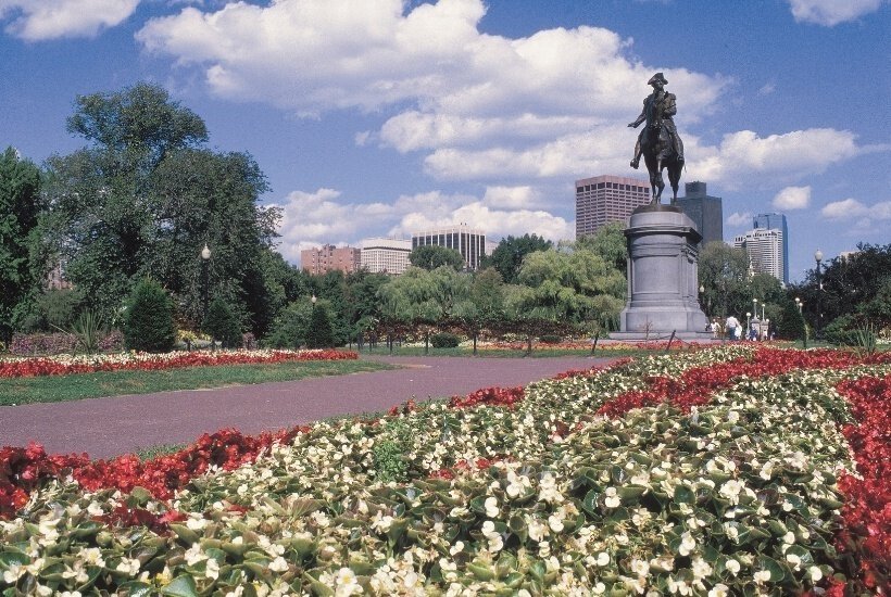Whether you're planning a date night, first date or a romantic Valentine's Day date you'll enjoy this list of unexpectedly romantic restaurants in Boston. #Boston #traveltips #BostonTravelTips