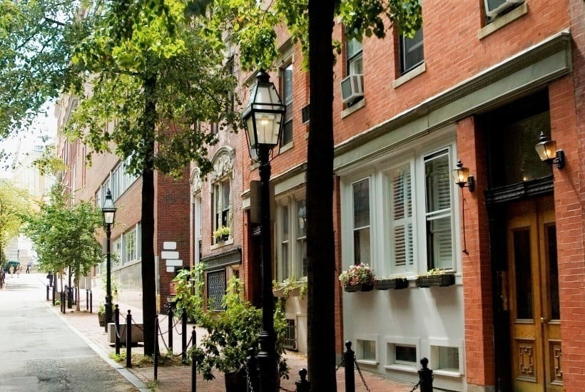 Whether you're planning a date night, first date or a romantic Valentine's Day date you'll enjoy this list of unexpectedly romantic restaurants in Boston. #Boston #traveltips #BostonTravelTips