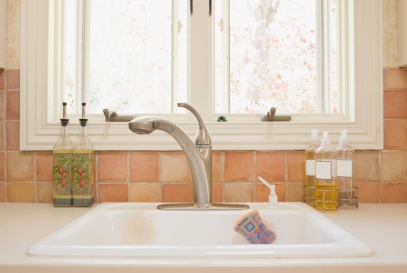 Does it ever feel like sometimes spring cleaning your home just isn’t realistic? I have some helpful tips and an Ultimate Spring Cleaning To Do List Every Mom Needs. Be sure to check out these helpful spring cleaning tips. Your house and home will be clean in no time. #SpringCleaning #CleaningTips #Home #DIYIdeas