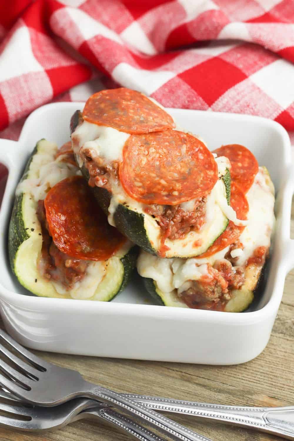 Ready for a delicious low-carb meal idea? This Stuffed Pizza Zucchini Boats recipe is a perfect low carb dinner option or side dish. This easy zucchini recipe is perfect for summer. #zucchini #lowcarbrecipe #zucchiniboats