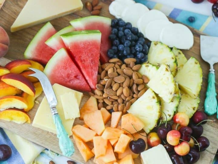 https://thefarmgirlgabs.com/wp-content/uploads/2019/07/Summer-Fruit-And-Cheese-Board-4-720x540.jpg