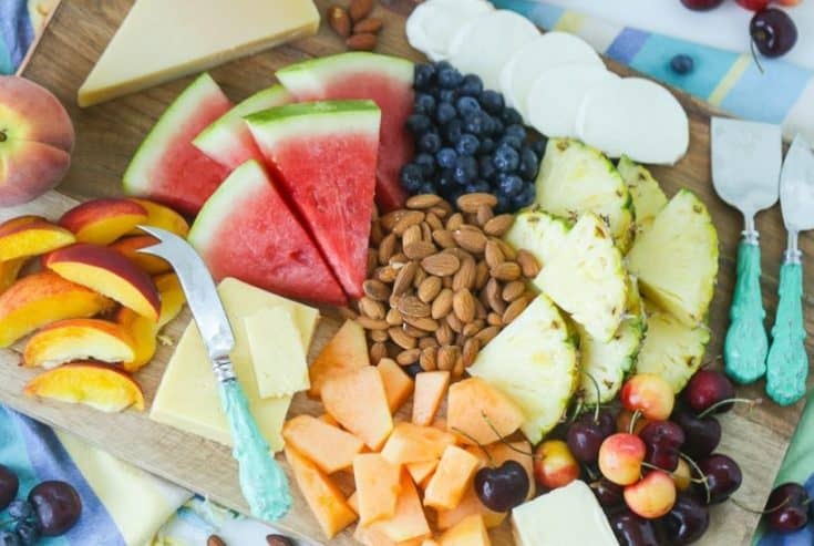 https://thefarmgirlgabs.com/wp-content/uploads/2019/07/Summer-Fruit-And-Cheese-Board-4-735x493.jpg